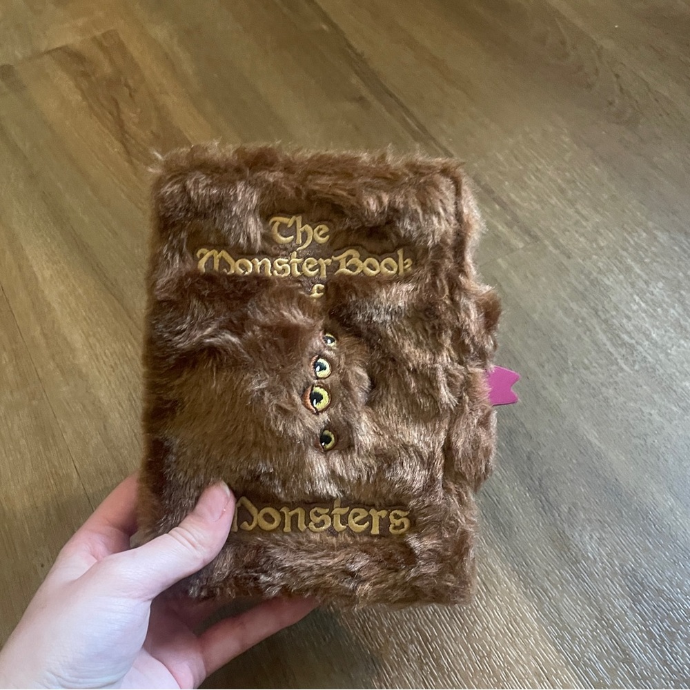 Harry Potter Universal Studios The Monster Book of Monsters notebook never used!